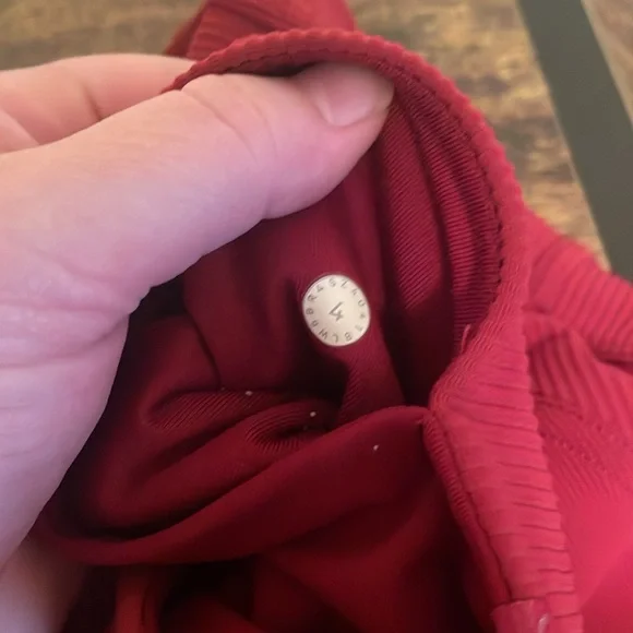 Lululemon daily lineup high rise leggings - Picture 8 of 8